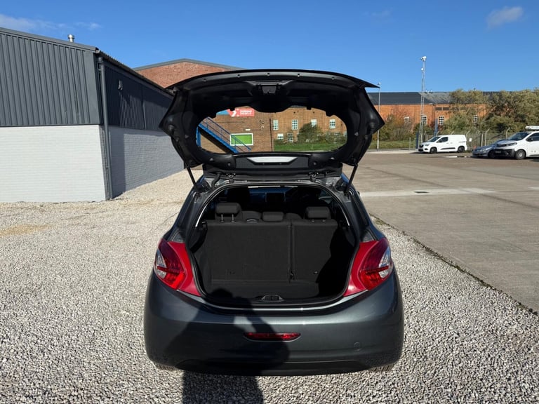 2015 Peugeot 208 1.2 VTi PureTech Active Euro 6 5dr HATCHBACK Petrol Manual