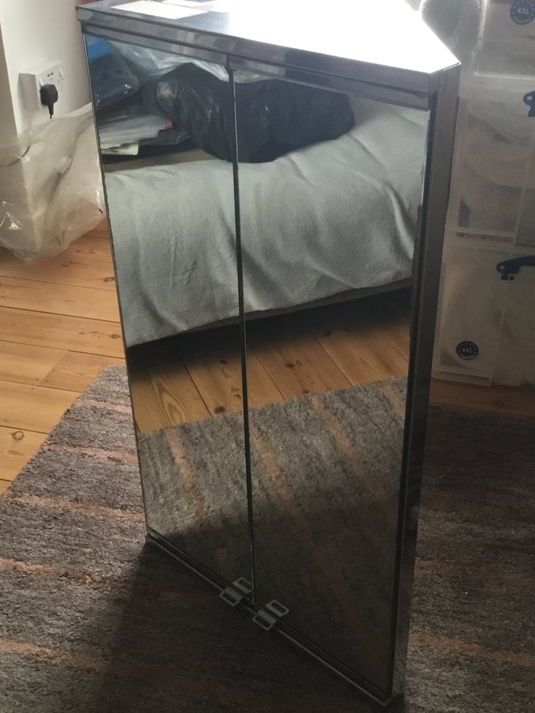 Bathroom cabinet FREE to collect