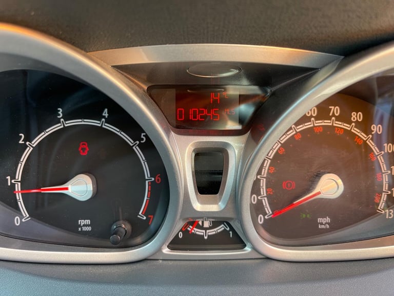 FORD FIESTA 1.4 Zetec 5dr 2011