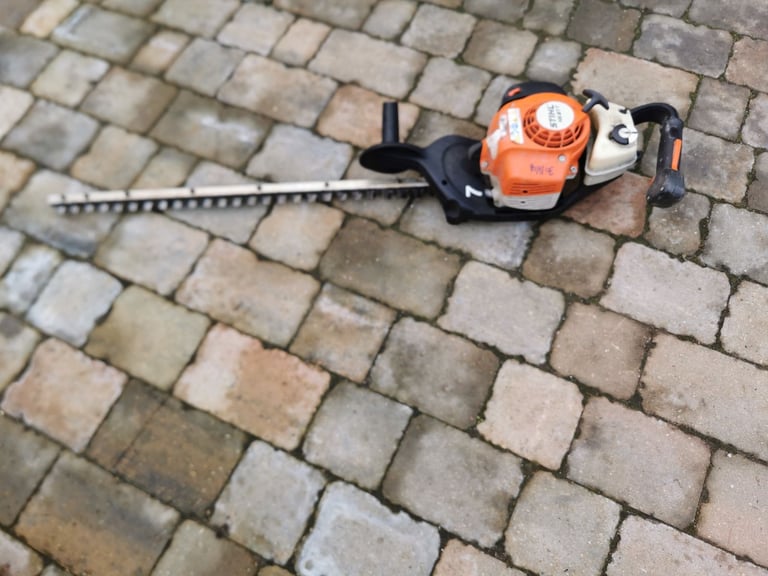 Stihl HS87T Professional 30" single, sided hedge trimmer