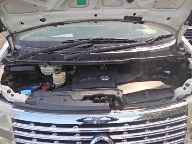 2004 Nissan Elgrand 3.5 X AUTOMATIC 4X4 * 8 SEATER RECLINING BUSINESS SEATS * ONLY 38000 MILES   ...