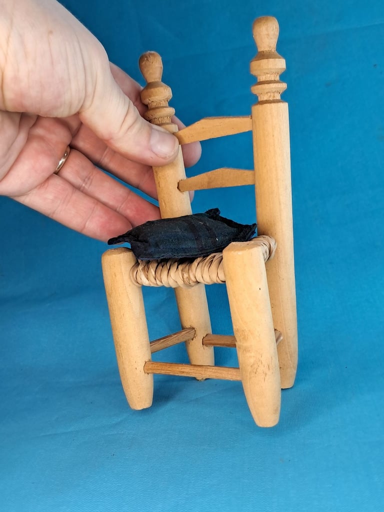 Vintage  mini chair with pilow 6-inch. (Can bee for dolls house). As seen. 