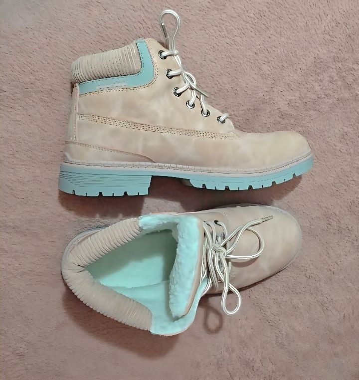 Brand New Ladies Outdoor Fur Lined Boots