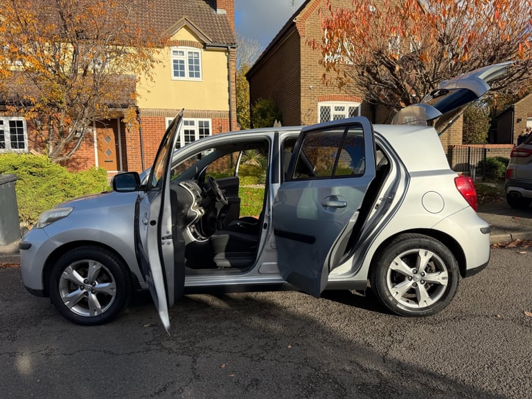 Toyota, URBAN CRUISER, Hatchback, 2010, Manual, 1329 (cc), 5 doors