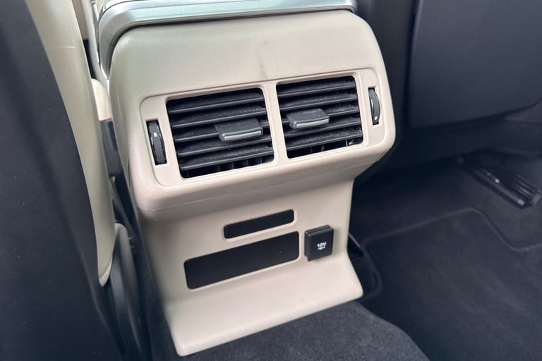 2019 Land Rover Range Rover Velar 2.0 D240 R-Dynamic HSE Auto 4WD Euro 6 (s/s) 5dr SUV DIESEL Aut...