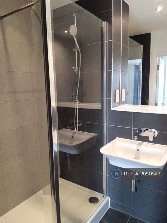 2 bedroom flat in Osprey House, Reading, RG2 (2 bed) (#2650523)
