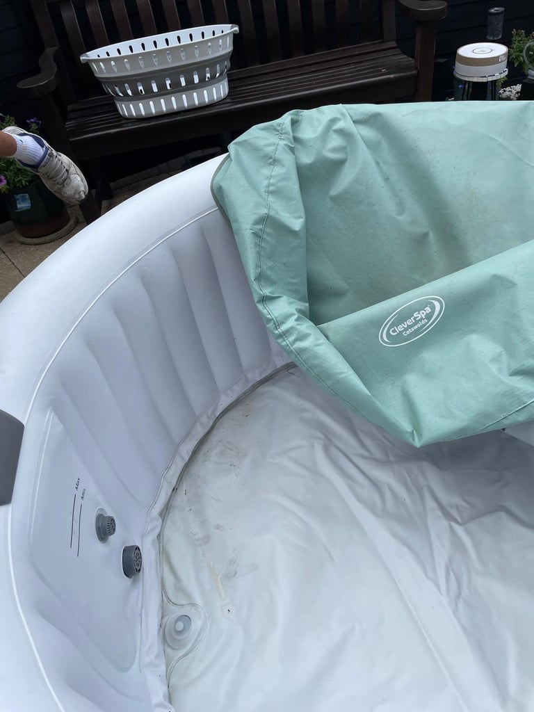 Clever spa hot tub