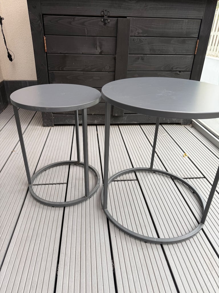Nest of 2 outdoor tables