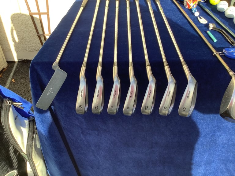 Set of Mizuno Zoid golf clubs, in a lovely Taylor Made lightweight golf bag.