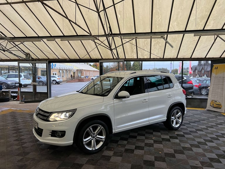 2015 Volkswagen Tiguan 2.0 Tiguan R-Line Edition TDI BlueMotion Technology 4Motion Semi-Auto 4WD ...