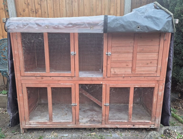 image for Pets at Home Bluebell Guinea Pig & Rabbit Hideaway Hutch 5ft, with thermal cover