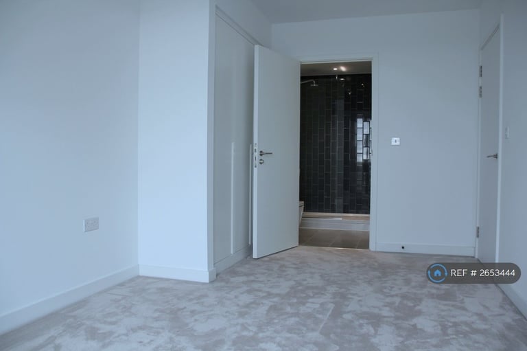 2 bedroom flat in Nautical Drive, London, E16 (2 bed) (#2653444)