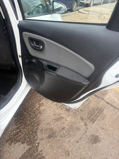 2015 Toyota Yaris 1.5 VVT-h Icon Hatchback 5dr Petrol Hybrid E-CVT Euro 6 (101