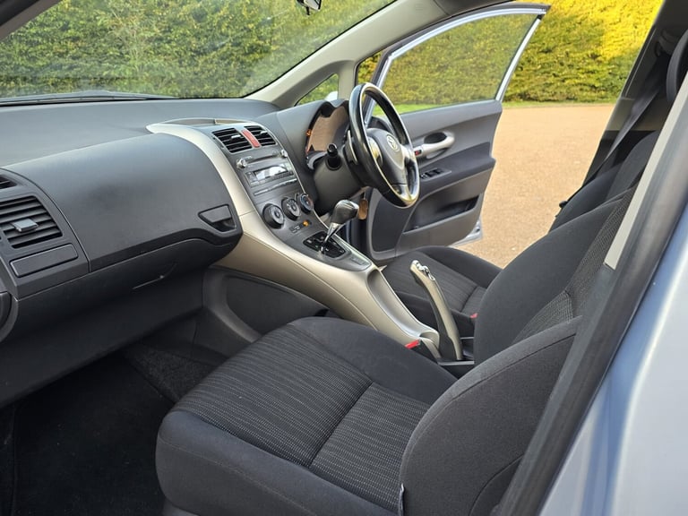 2007 Toyota Auris 1.6 Automatic VVTi TR MM 5dr . 87000 Miles . CHEAP on Fuel. GOOD Car. HATCHBACK...