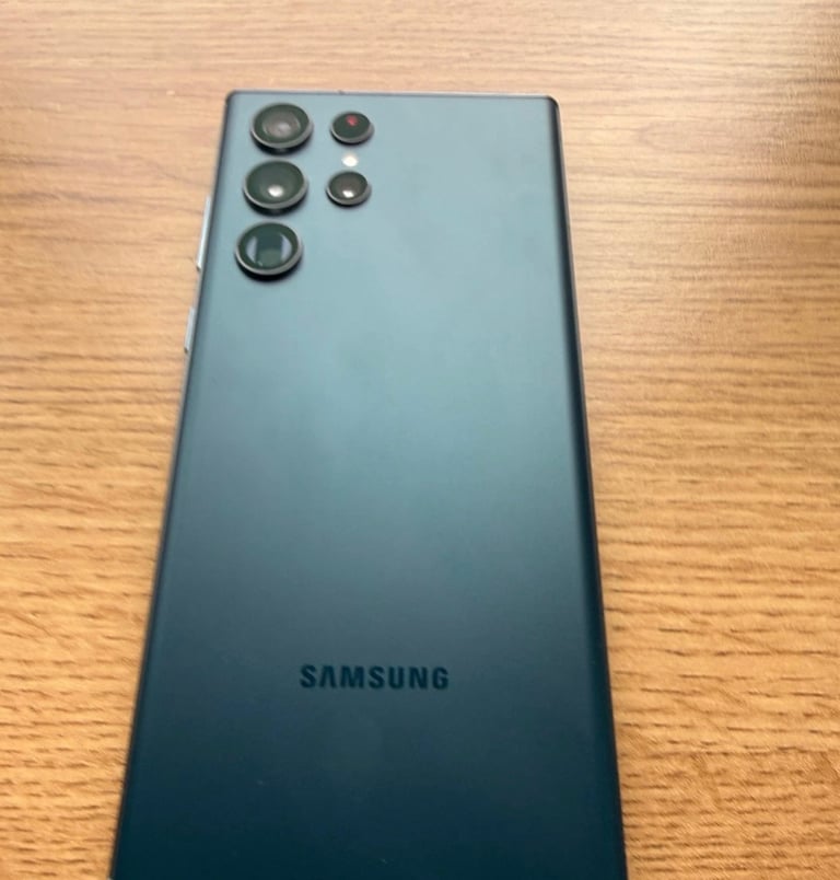 Samsung galaxy S22 Ultra 128GB unlocked dual sim excellent condition  