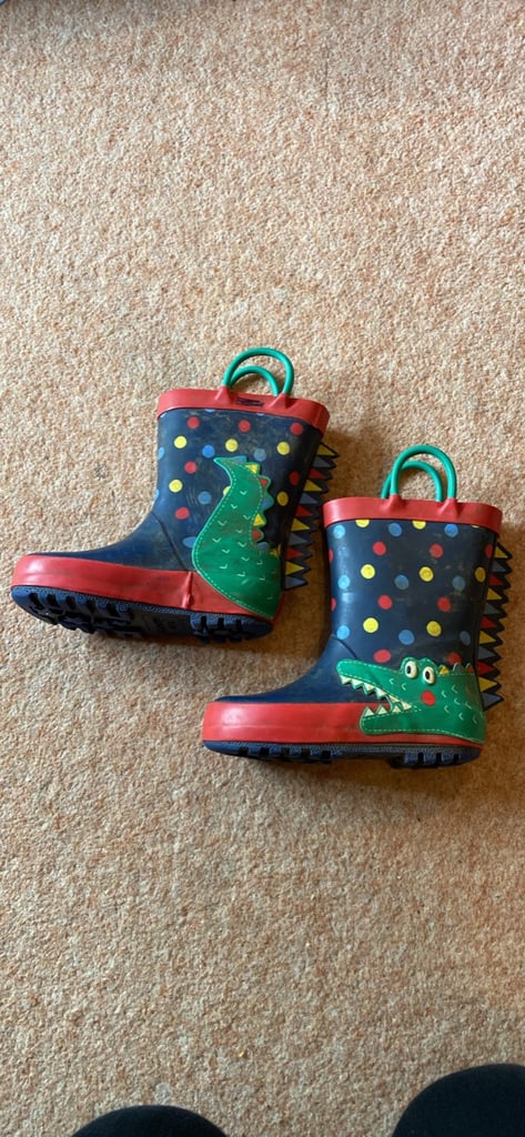 Size 6 wellies