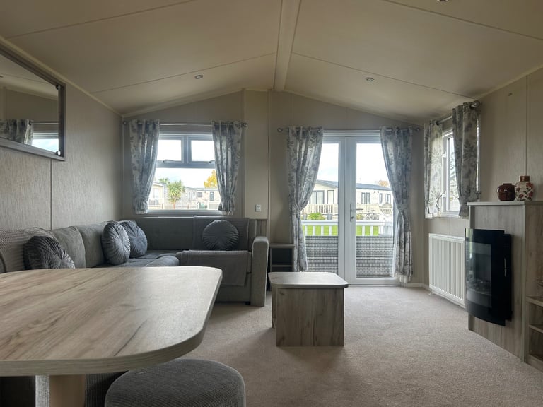 Mobile home for sale - 11.5 month season - Burgh Castle, Great Yarmouth