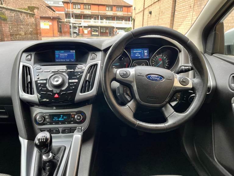 Ford, FOCUS, Hatchback, 2011, Manual, 1560 (cc), 5 doors