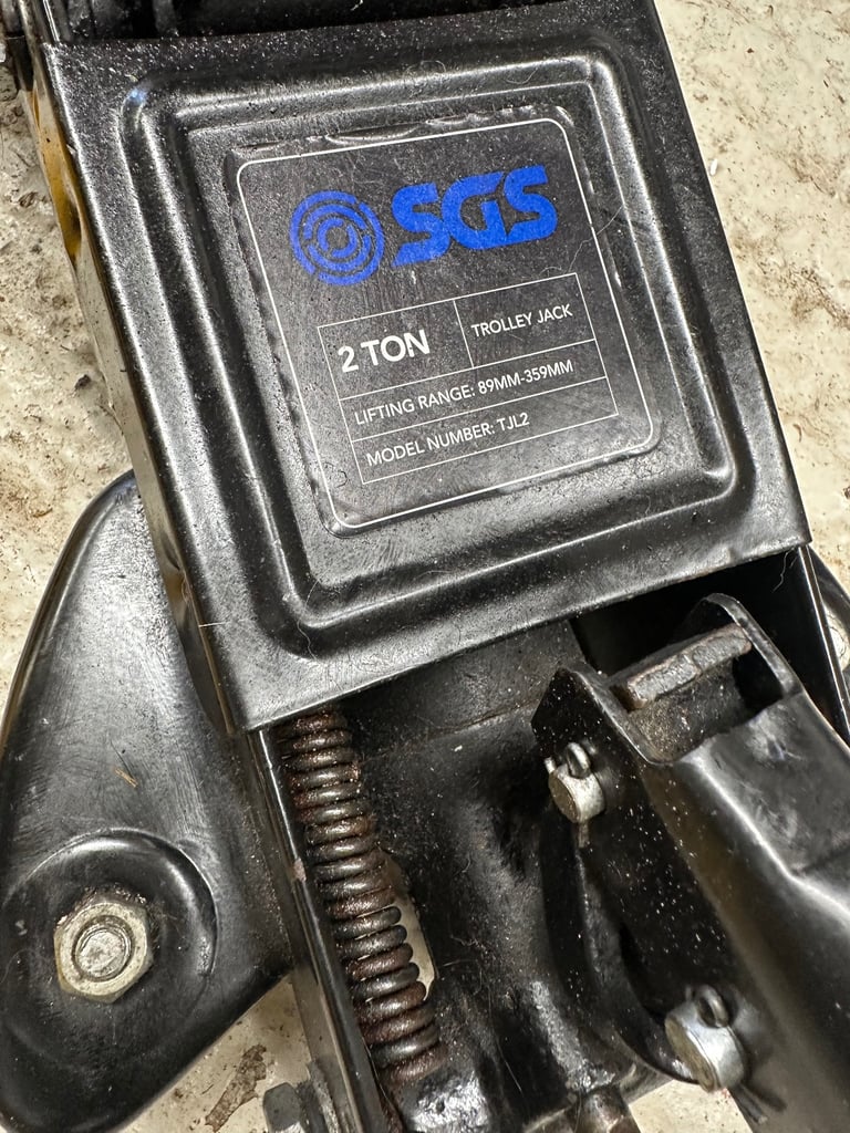 Trolley jack and axle stands 