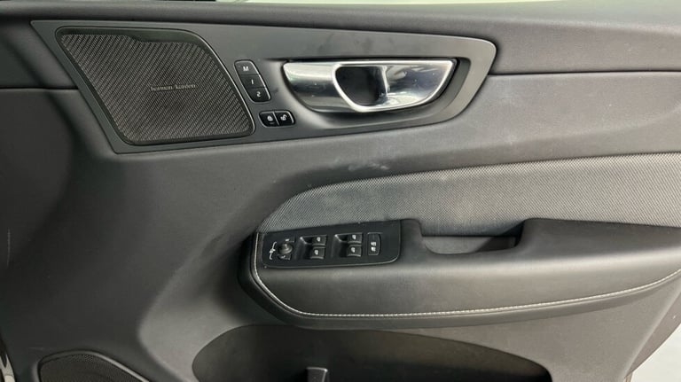 2021 Volvo XC60 B6 R-Design PRO AWD Mild Hybrid(22'Alloys, Harman Kardon, Panroof, Carplay) Estat...