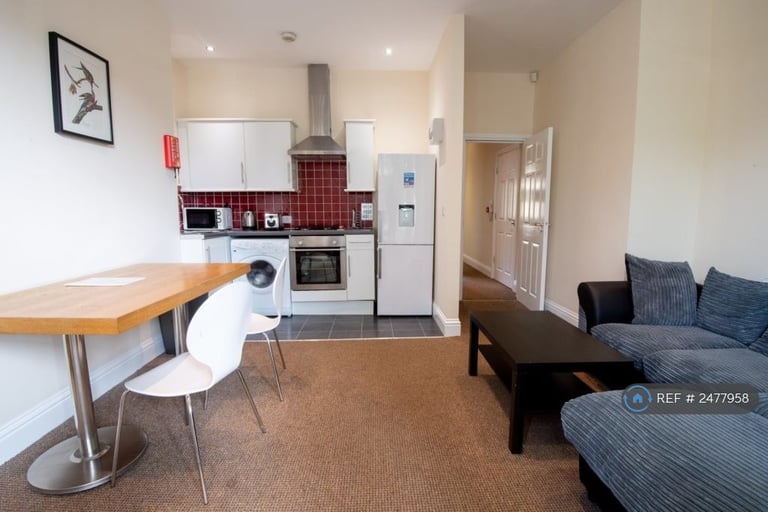 3 bedroom flat in Ashgrove, Bradford, BD7 (3 bed) (#2477958)