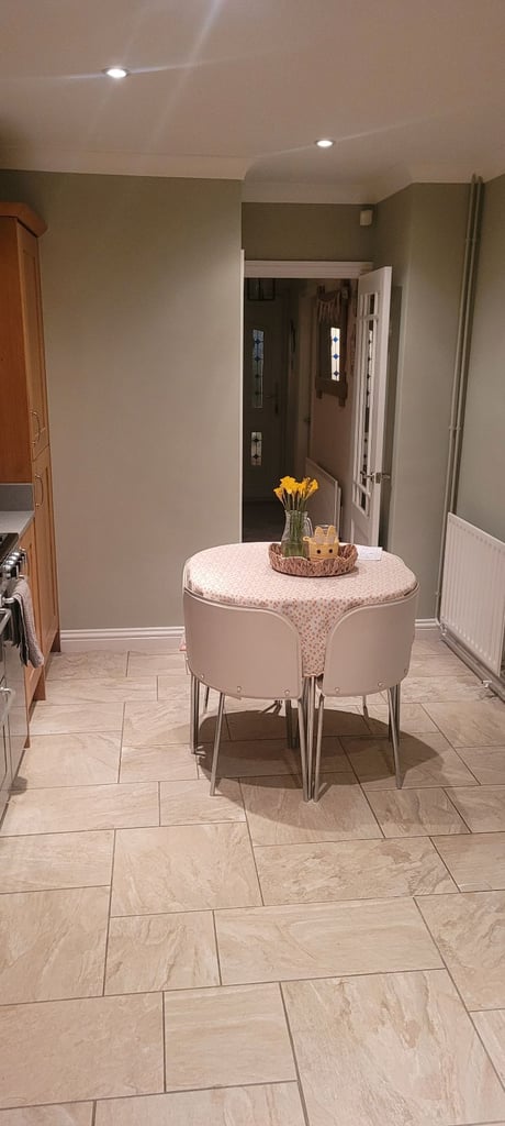 image for Small kitchen/dining room table
