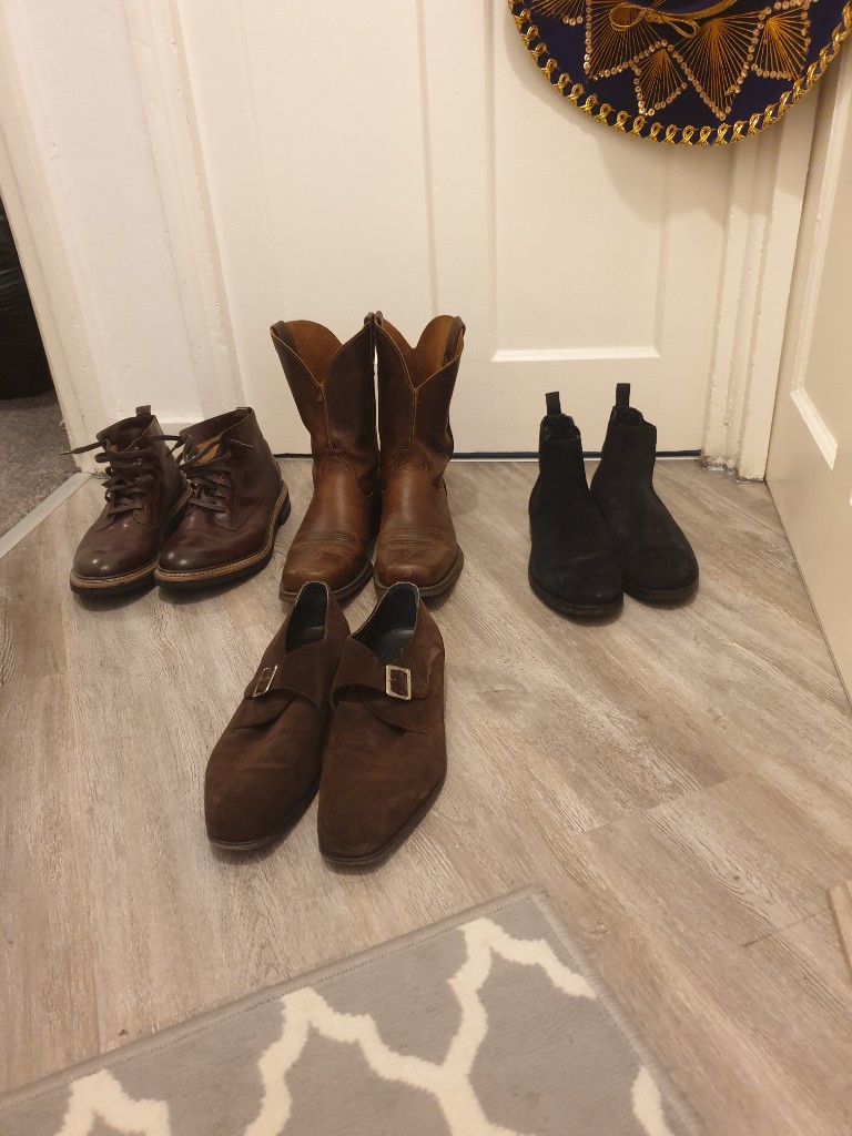 4 pair of shoes ariat-caterpilla- calezione and river island in good condition