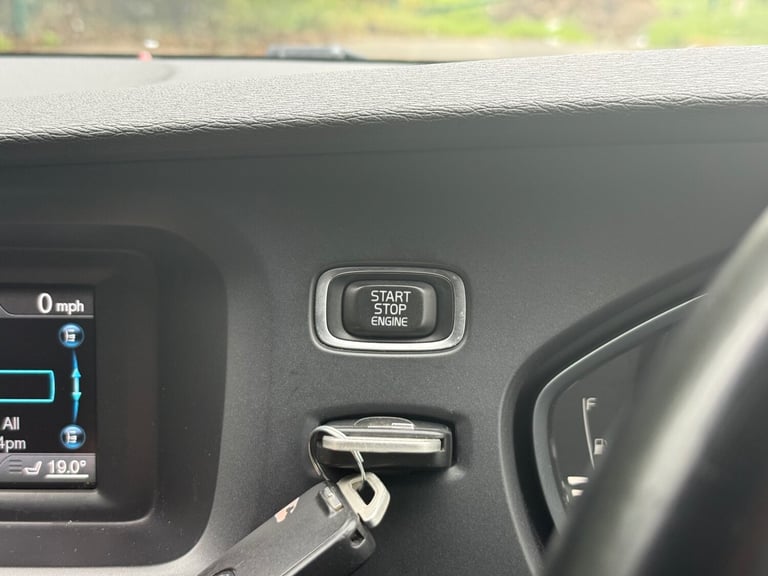 2013 Volvo V40 T3 SE 5dr HATCHBACK Petrol Manual