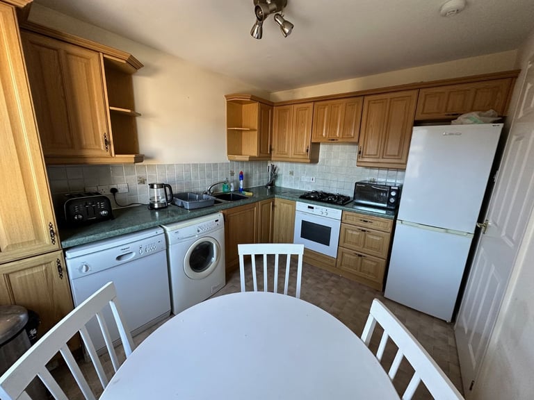 2 bedroom, fully furnished flat, secure parking in Ferryhill