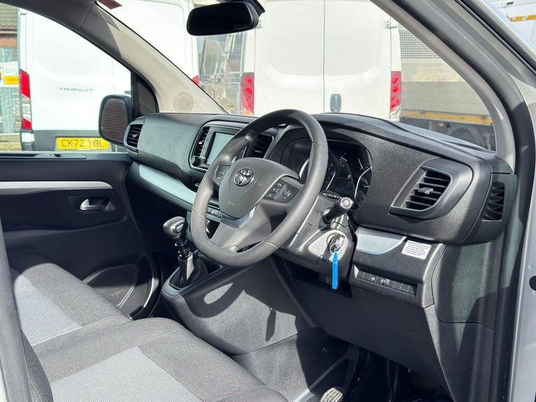2017 Toyota PROACE CITY Verso 1.6D Shuttle Medium MPV MWB Euro 6 (s/s) 5dr (9 Seat) MPV Diesel Ma...