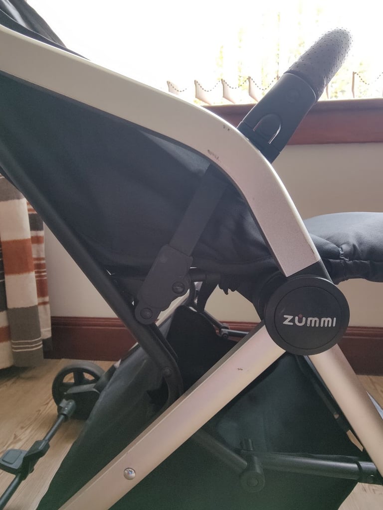 Zummi Explorer compact stroller / buggie
