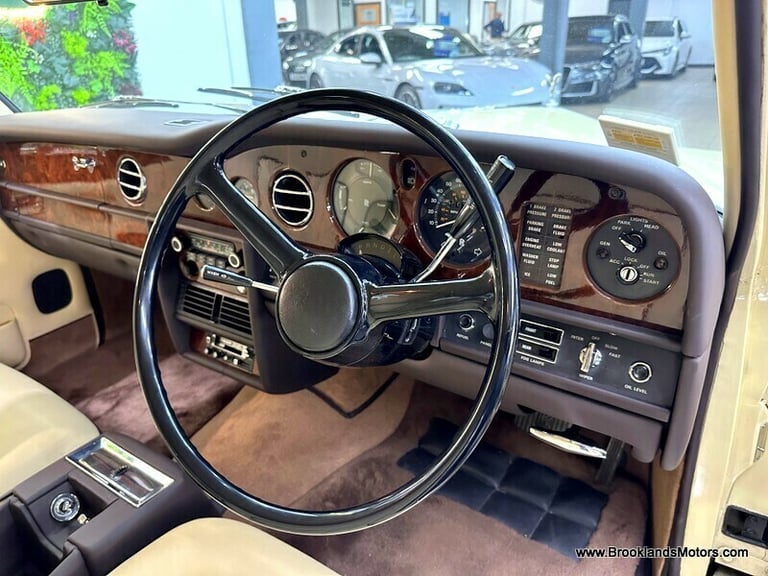 Rolls-Royce Silver Shadow Silver Shadow 6.8 II 4dr [RARE EXAMPLE]