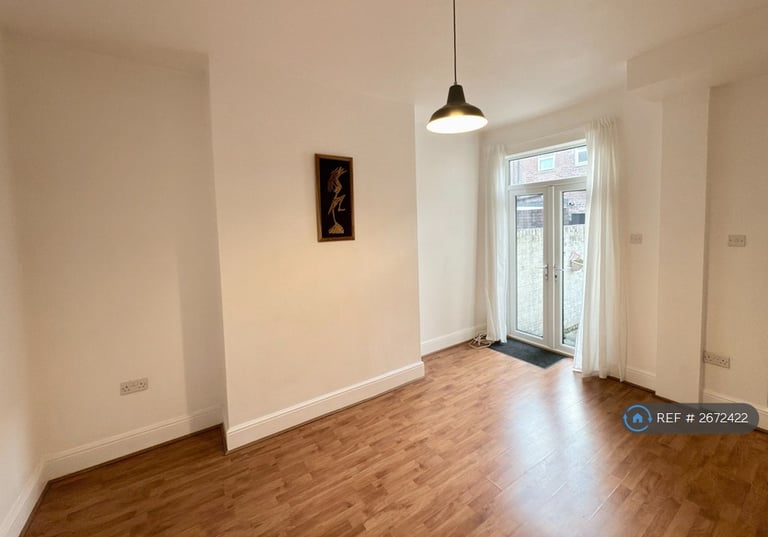 2 bedroom house in Jones Street, Salford, M6 (2 bed) (#2672422)
