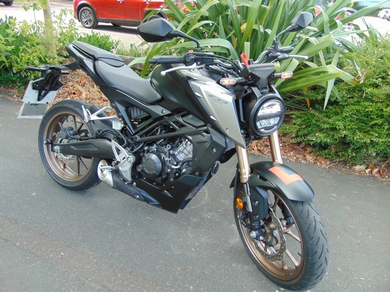 Honda CBF125NA-M CB125 2021 low miles splendid learner naked modern retro bike