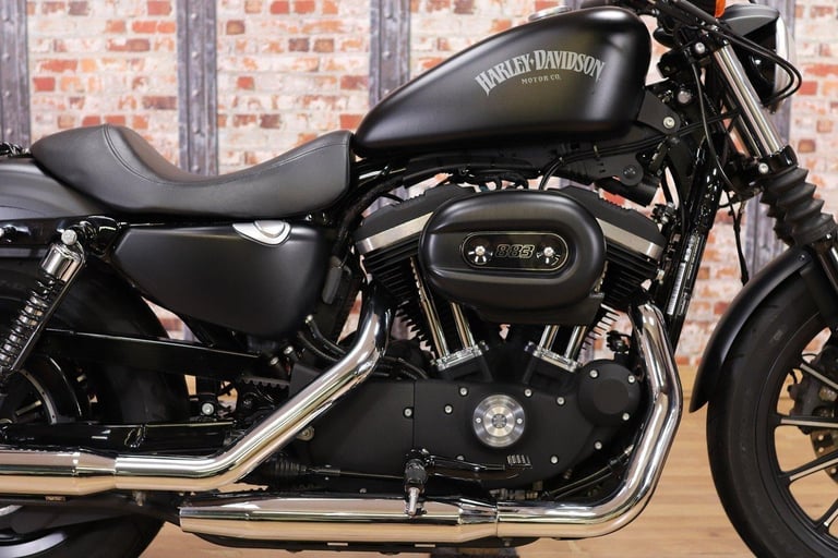 **DEPOSIT TAKEN** 2015 HARLEY XL 883 N SPORTSTER IRON - 4,004 MILES - 1 OWNER