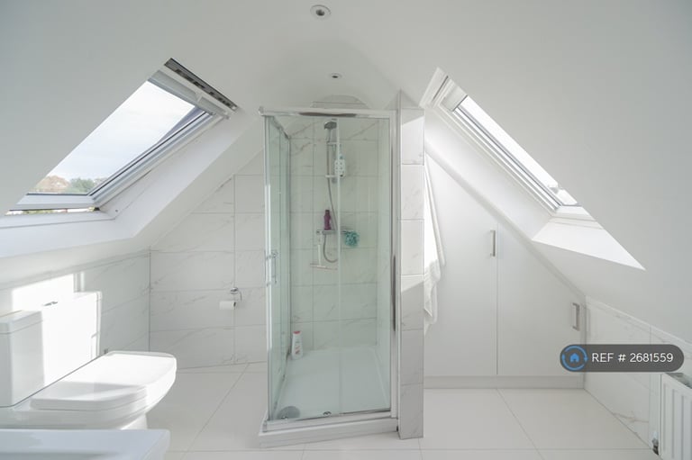 3 bedroom flat in Crowther Avenue, Brentford, TW8 (3 bed) (#2681559)