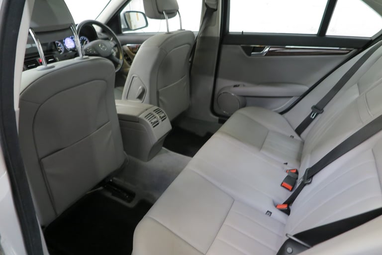  MERCEDES C CLASS V6,LOW MILEAGE WITH F.S.H.NATIONWIDE DELIVERY AVAILABLE