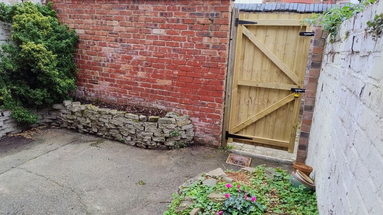 3 Bedroom unfurnished terraced property in Aigburth Vale, Liverpool, to rent