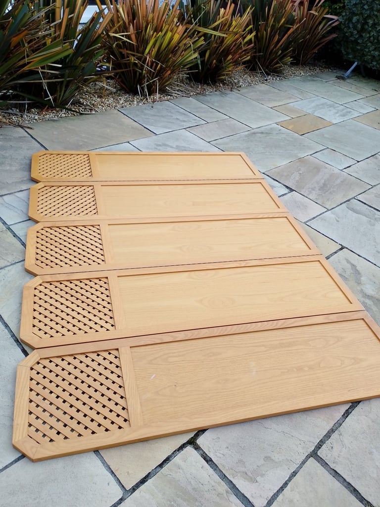 Wooden privacy screen room divider