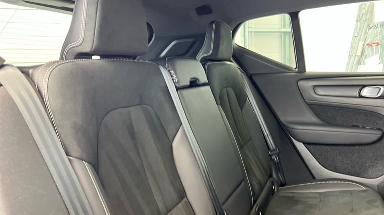 2021 Volvo XC40 Recharge R-Design, T5 plug-in hybrid (Power Tailgate, Sensus Navigation) Estate P...