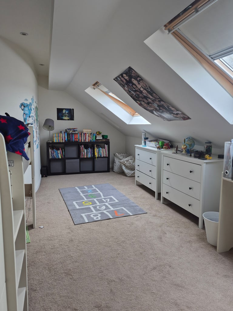 4 bed 2 bath flat with roof terrace to rent