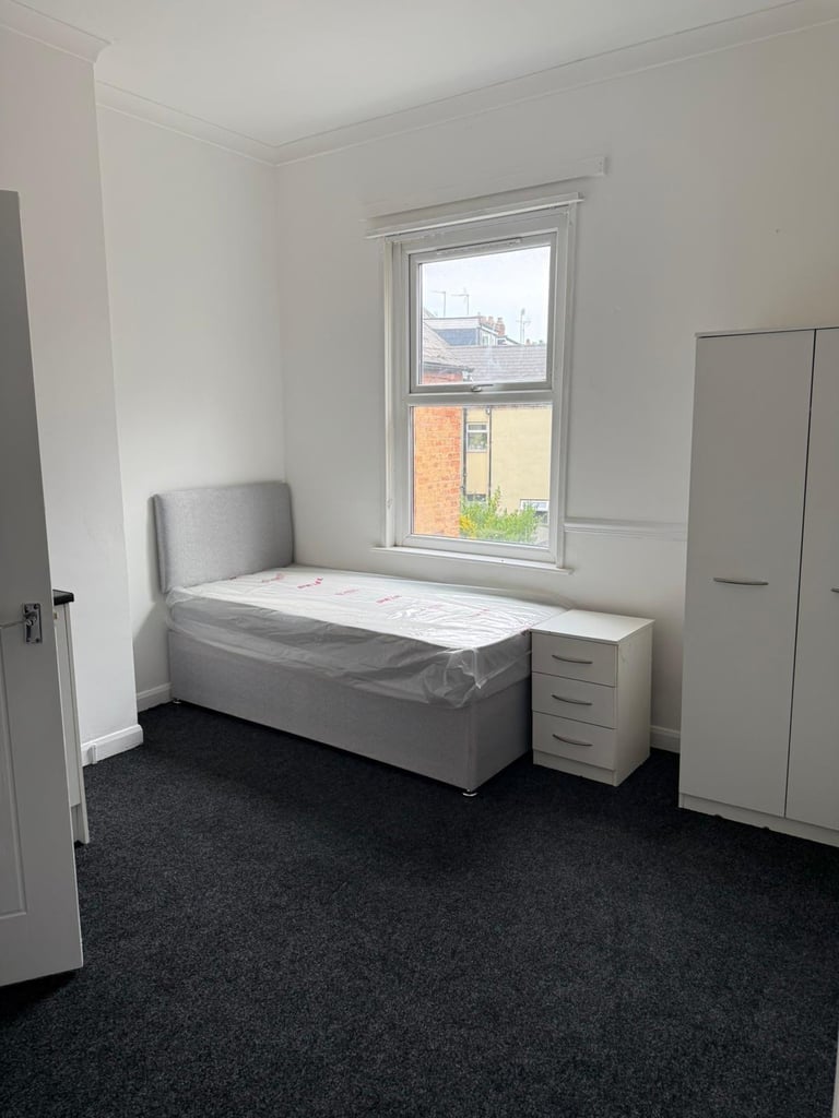 SELF CONTAINED ROOMS AVAILABLE IN SUPPORTED ACCOMMODATION FOR BENEFIT CLAIMANTS UC PIP