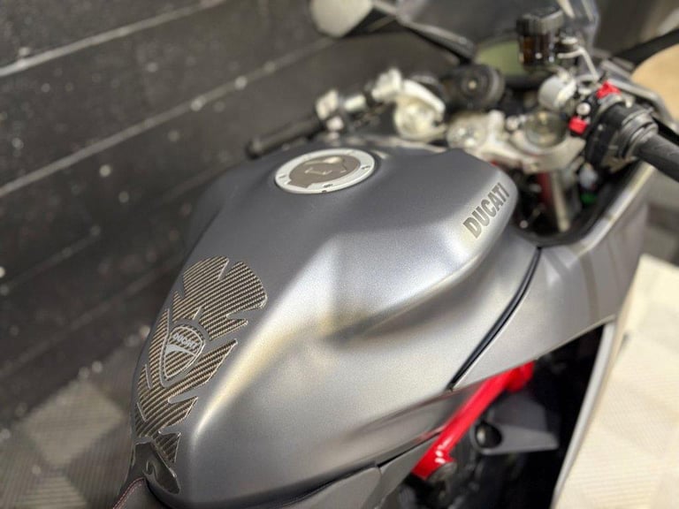 2019 69 DUCATI SUPERSPORT 937 SUPER SPORTS PETROL MANUAL EURO 4 (110 PS)