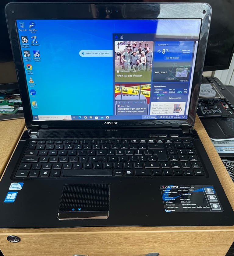 4GB Advent HD Laptop 120GB SSD,Window10,Office,Ready,Excellent cond