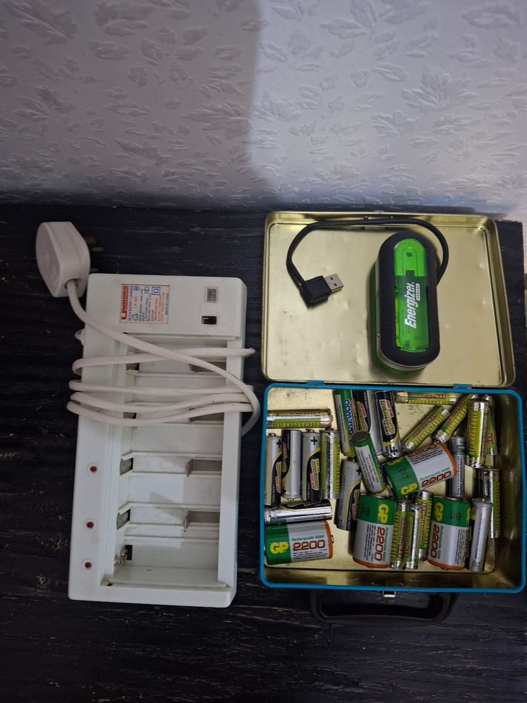 image for Re chargeable battery Charger (delivery possible)