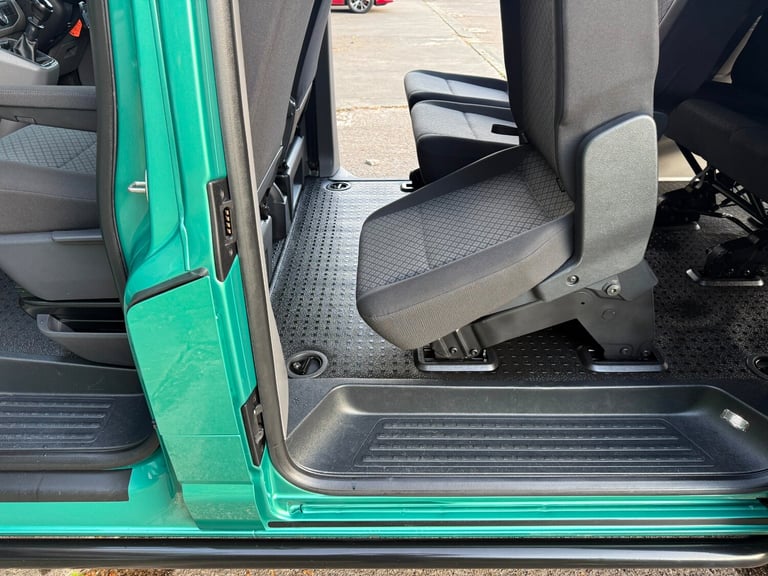 2020 VOLKSWAGEN TRANSPORTER T6.1 8 SEAT SHUTTLE SWB IN BAY LEAF GREEN - EURO