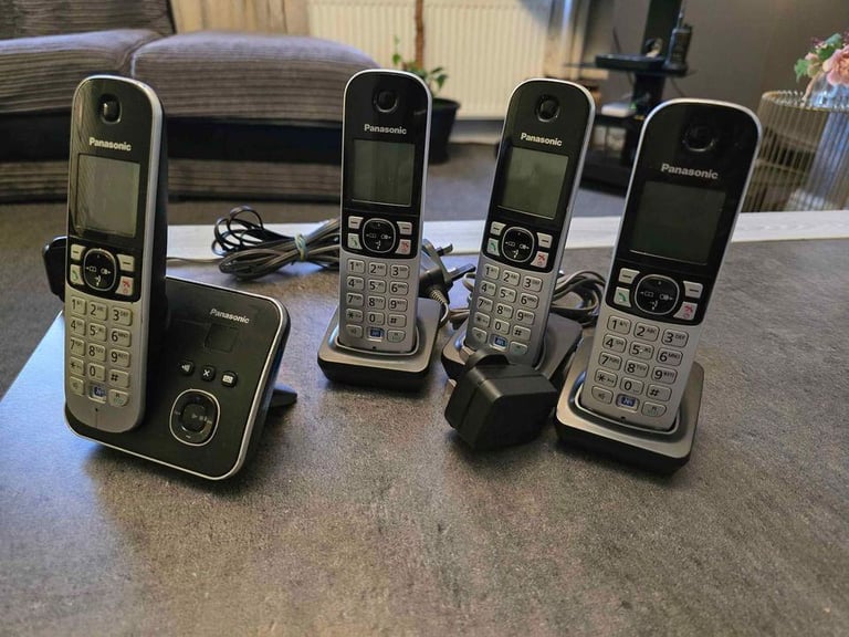 Panasonic KX-TG6821EB Quad DECT Phone - Black/Silver with Answer machine