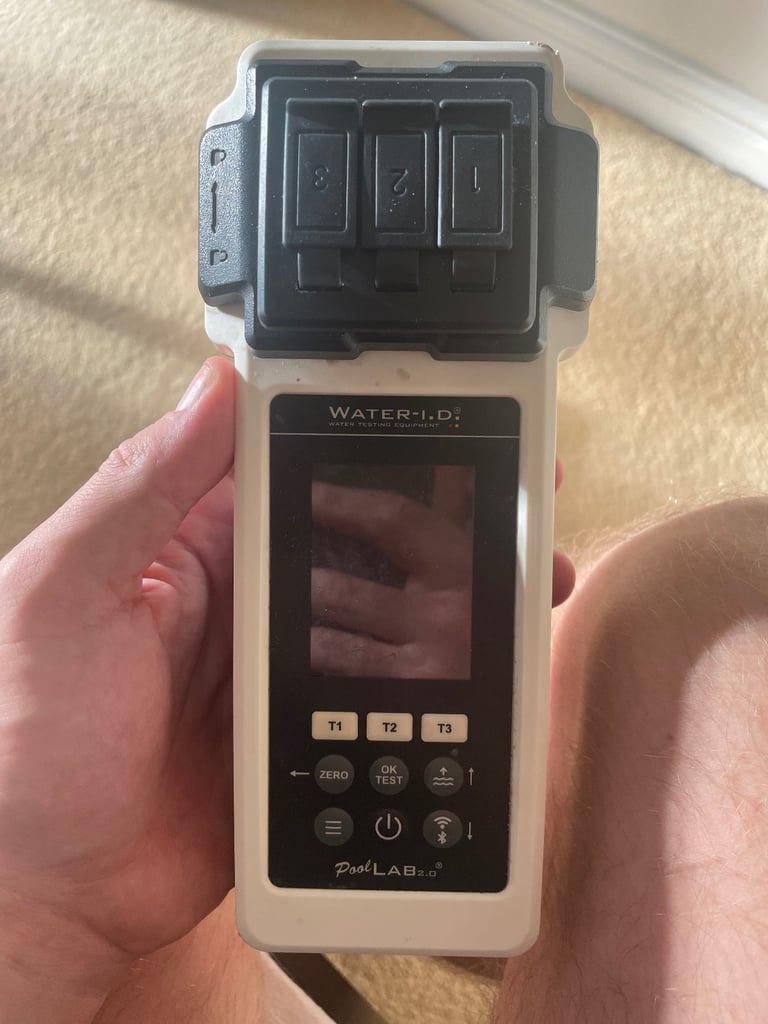Pool Lab 2.0 water tester 