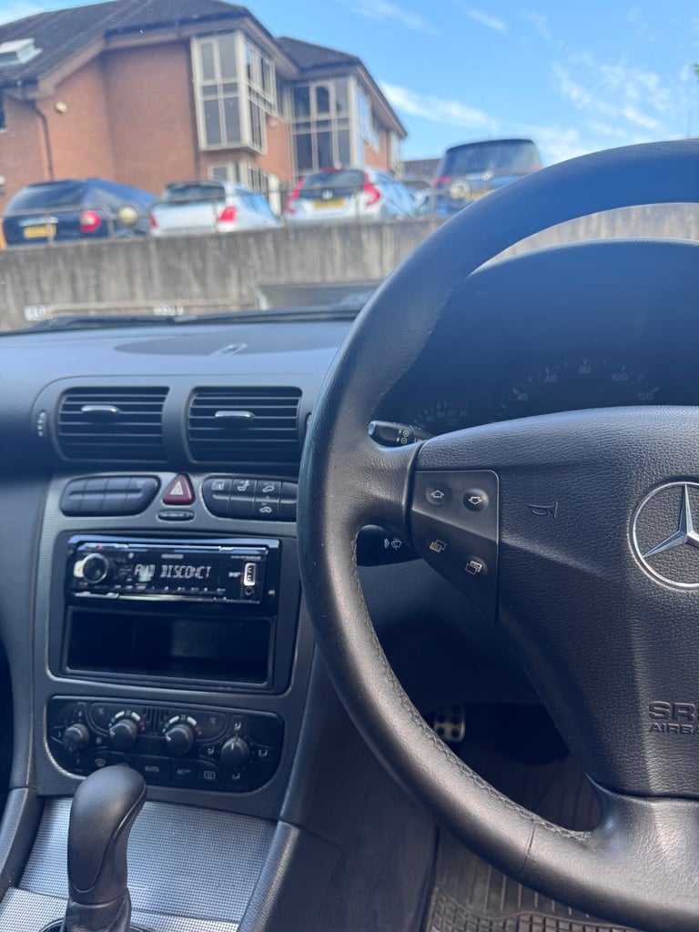 2003 MERCEDES-BENZ C CLASS C180K Avantgarde SE 4dr AUTO PETROL SILVER SALOON VGC