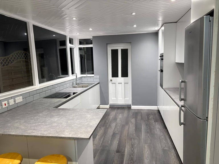 N20 3 BED HOUSE N20 and N11 New Southgate and Whetstone. Refurbished. Neutral Decor